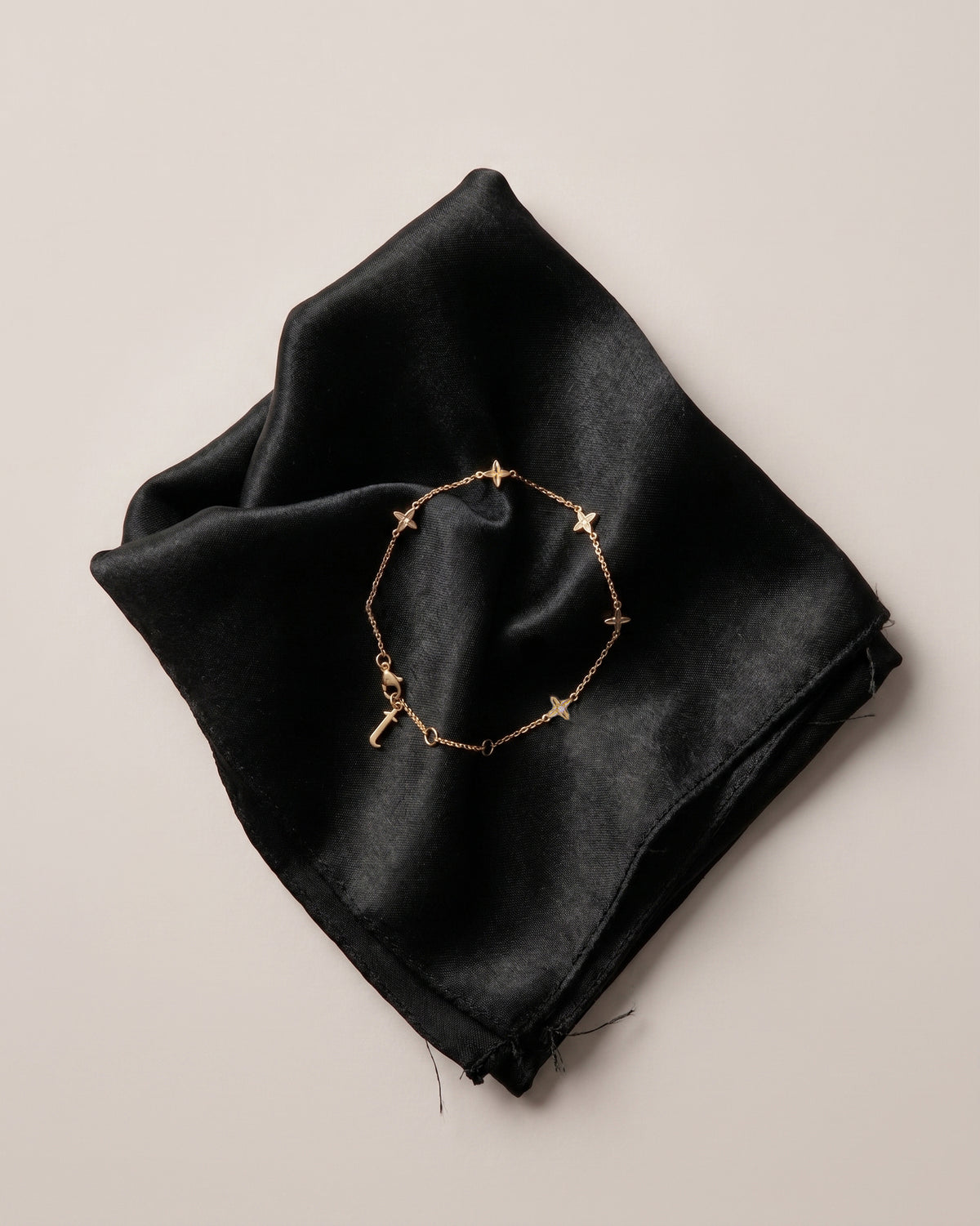 Solid 18k gold bracelet with diamonds