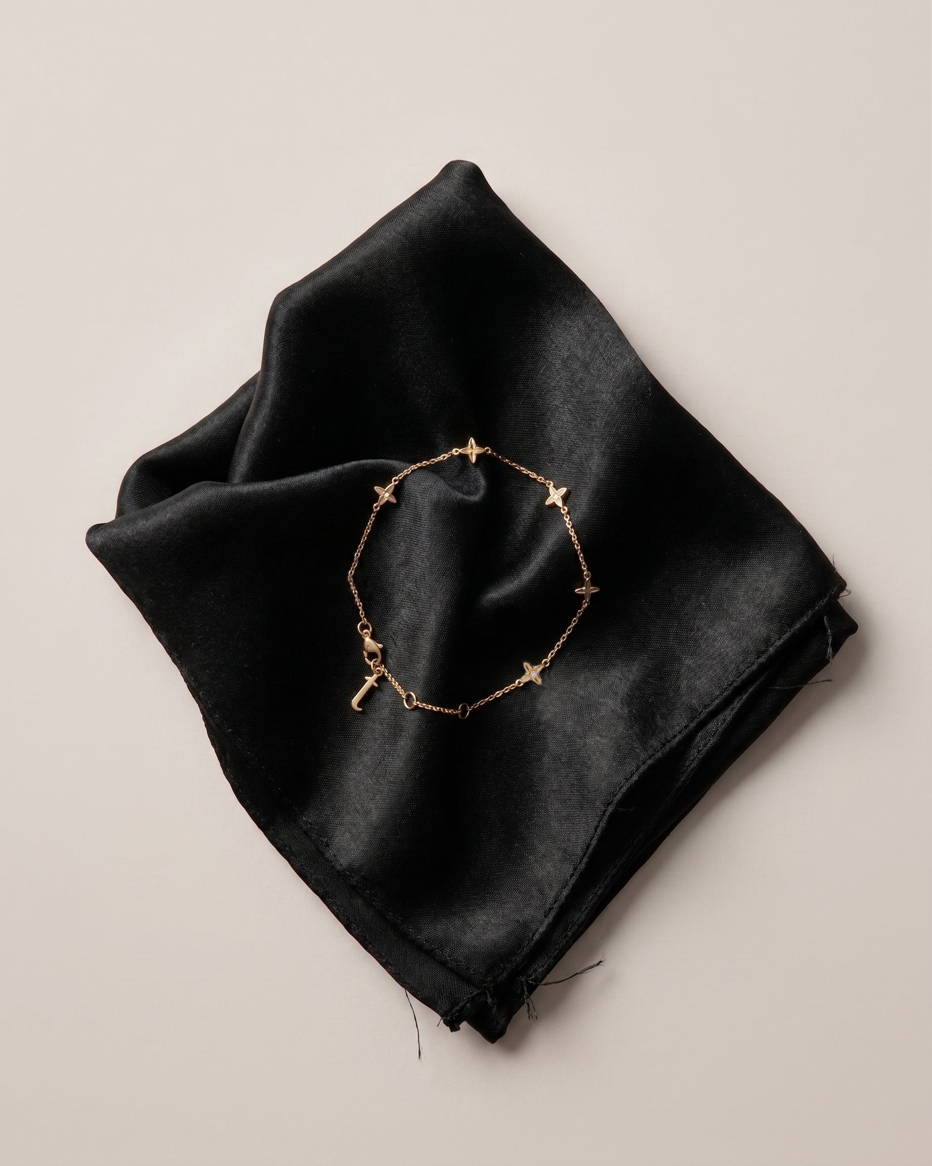 Solid 18k gold bracelet with diamonds